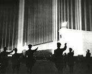 Nächtliche Kundgebung der Politischen Leiter der NSDAP auf dem Zeppelinfeld mit "Lichtdom", 10. September 1937