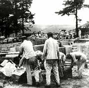 Zwangsarbeit im Steinbruch des Konzentrationslagers Flossenbürg, o.J.